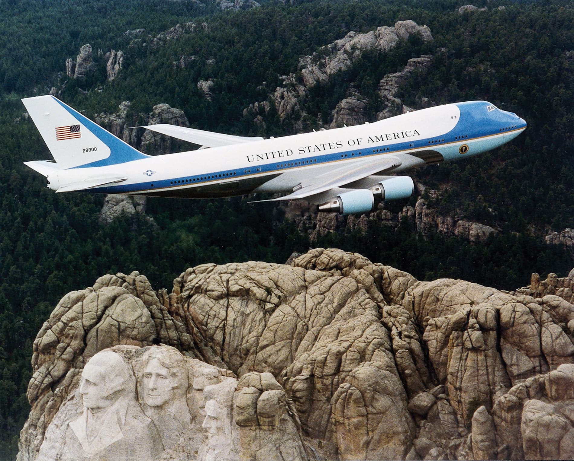 Trump defends gifted Air Force One from Qatar and makes 2nd Amendment pitch as he campaigns for GOP